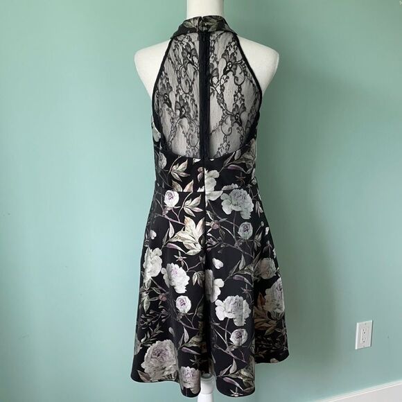 Le Chateau Floral Lace & Knit Halter Neck Size Medium - Picture 5 of 8